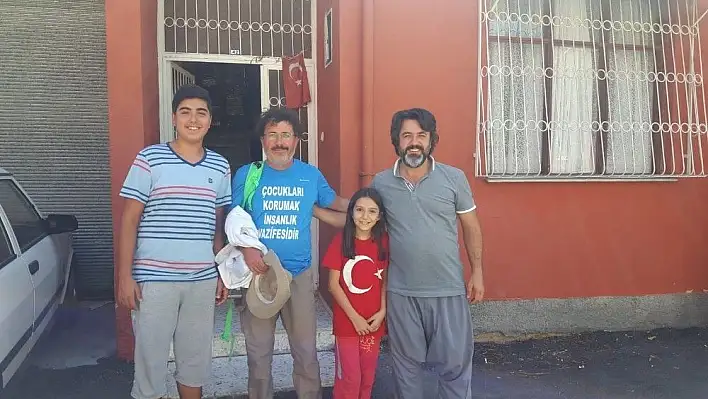 İhtiyaç sahibi çocuklara dikkat çekmek için yürüdüler
