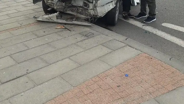 Kaykoop mevkiinde Trafik kazası yaralılar var