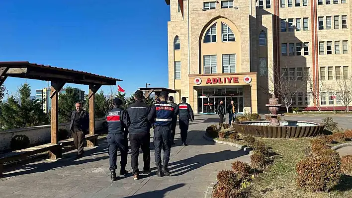 İki hükümlü jandarma tarafından yakalandı