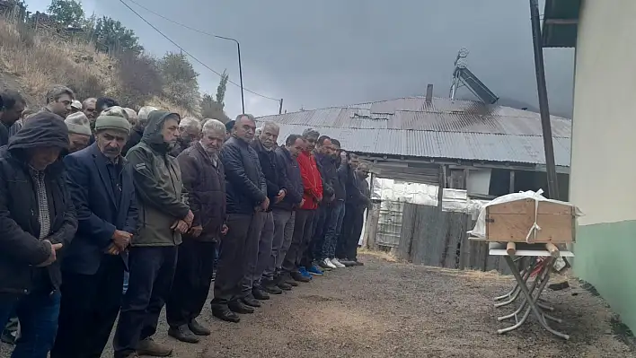 İki kardeşin cenazesi tek mezara koyuldu!