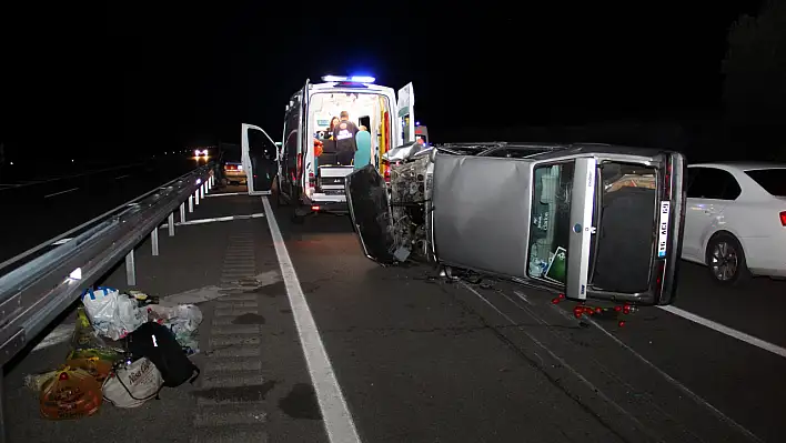 İki otomobil ve bir traktör kaza yaptı: 1'i ağır 10 yaralı