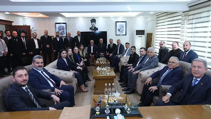 İktidar ortağına hem davet hem de hayırlı olsun ziyareti!