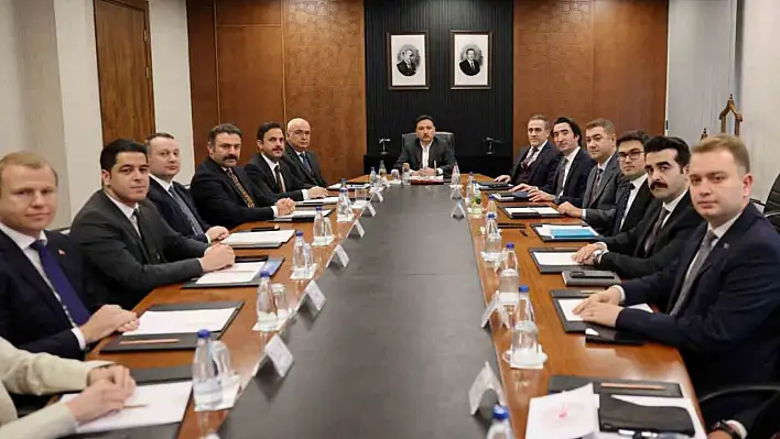 Kayseri'de yönetim zirvesi! Vali Çiçek, 16 ilçeyi topladı