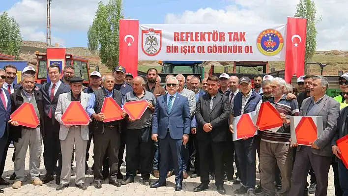 Jandarma Komutanlığı reflektör dağıttı