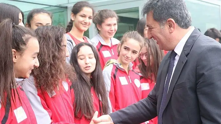 İl Müdürü Eskici, voleybolcuları uğurladı
