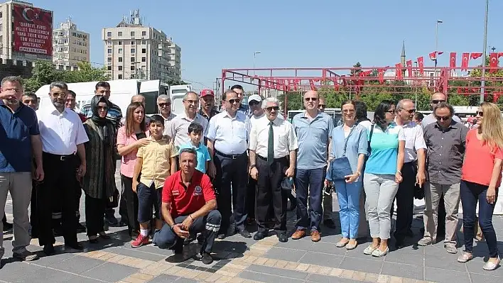 İl Sağlık Müdürlüğü Milli Birlik Günü için kan bağış kampanyası düzenledi