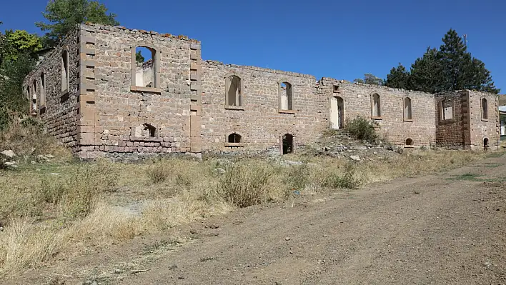 İncelemelerde bulundular! Tarihi okul eski günlerine kavuşacak mı?