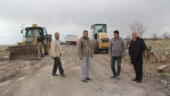 İncesu Belediyesi bağ yolları ıslah çalışmalarına devam ediyor