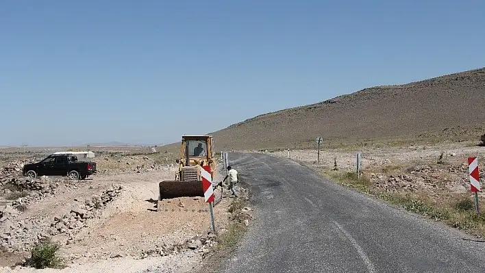 İncesu Belediyesi Üçkuyu Mahallesinde yol genişletme çalışmalarına başlandı