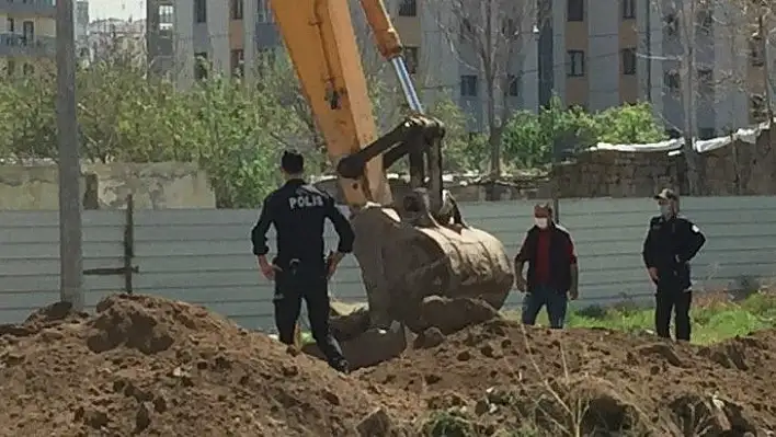 İnşaat kazısında tarihi eser bulunduğu ihbarı polisi harekete geçirdi