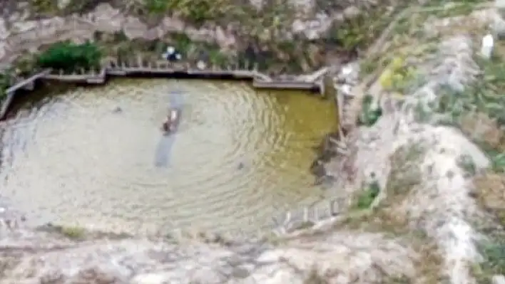 İnşaat temelinde tehlikeli eğlence