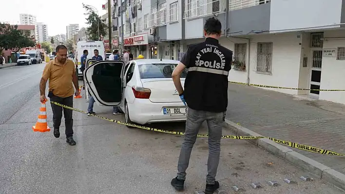 İşe gitmek için bindiği otomobilinde tabancayla vuruldu