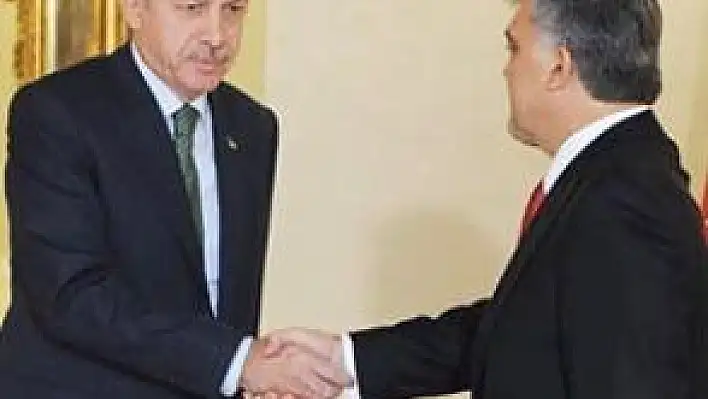 İŞTE GÜL İLE ERDOĞAN ARASINDAKİ BÜYÜK FARK