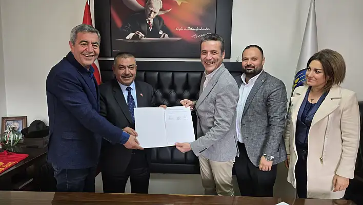 İYİ Partililer, Kayseri'de Ziraat Odası Başkanına dosya içinde ne verdi?