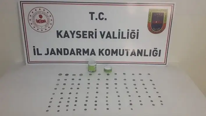 Jandarma 105 adet tarihi eser sikke ele geçirdi