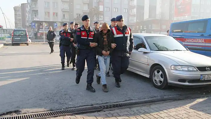 Jandarma'dan DEAŞ ve El Nusra terör örgütlerine yönelik operasyon