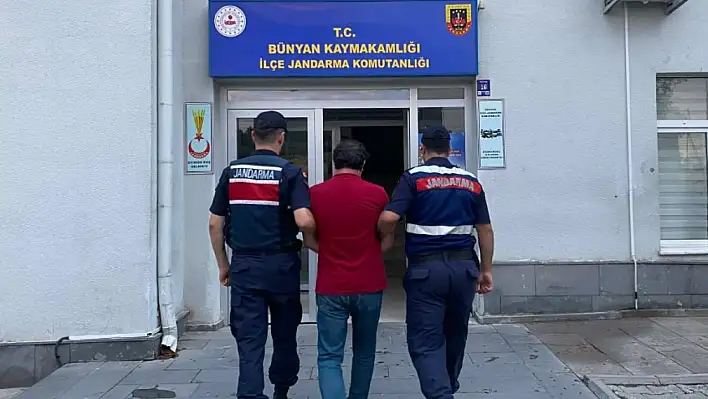 Jandarma FETÖ firarisini ilçede yakaladı!