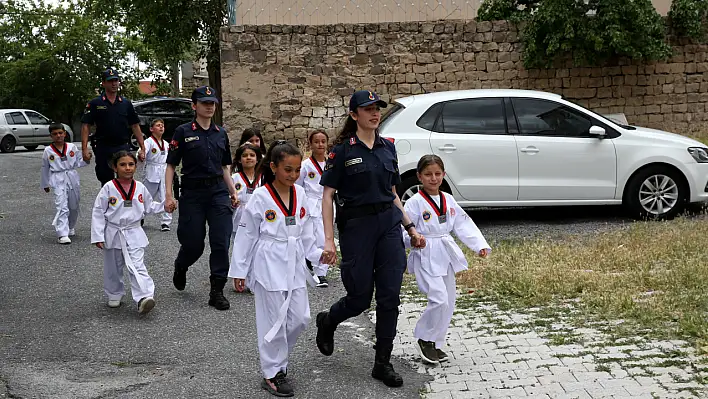 Jandarma öncü oldu: 'Tekvando eğitimi'