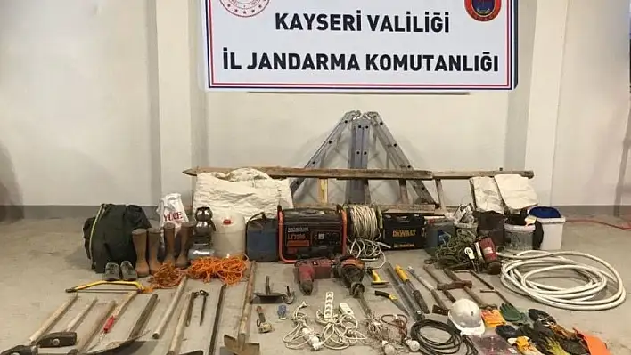 Yeşilhisar'da kaçak kazıya suçüstü: 4 gözaltı