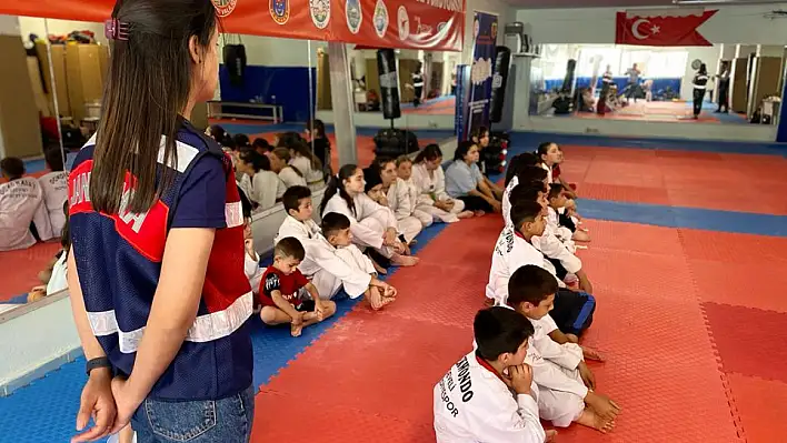 Jandarmadan Taekwondo öğrencilerine eğitim