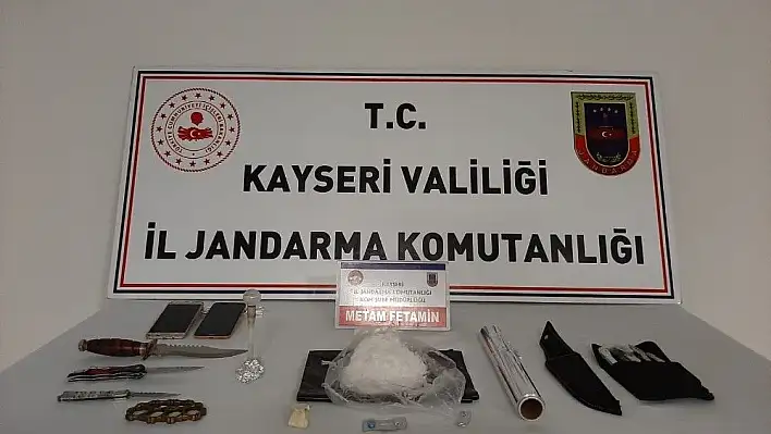 Jandarmadan uyuşturucu tacirlerine gözaltı
