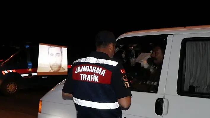 Jandarmanın sinevizyonlu yol uygulaması vatandaşın takdirini topladı