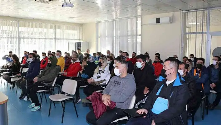 Müdür, antrenörlerle toplantı yaptı