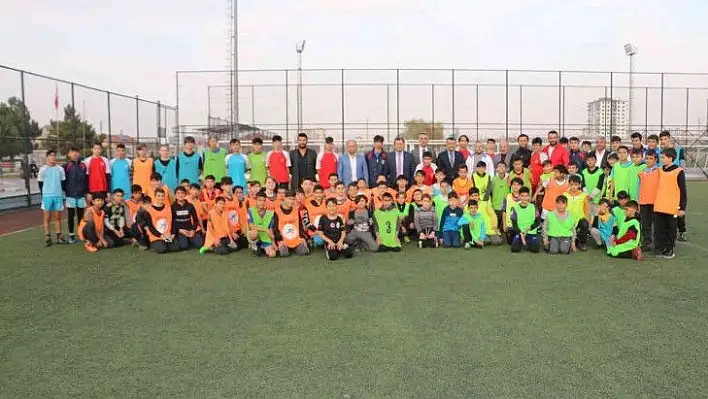 Kabakcı'dan genç futbolculara tatlım ikramı