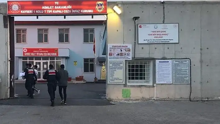 Kablo hırsızları jandarmaya yakalandı