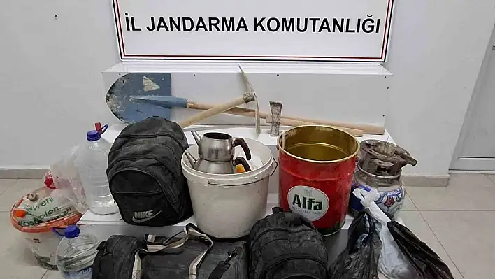 Kaçak kazı yapan definecilere suçüstü