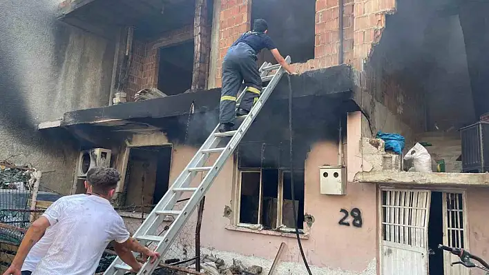 Kadın kocasına kızıp evi ateşe verdi, kendi de yandı