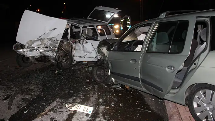 Kafa kafaya çarpıştılar: çok sayıda yaralı var