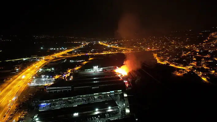 Fabrikadaki yangının drone görüntüleri