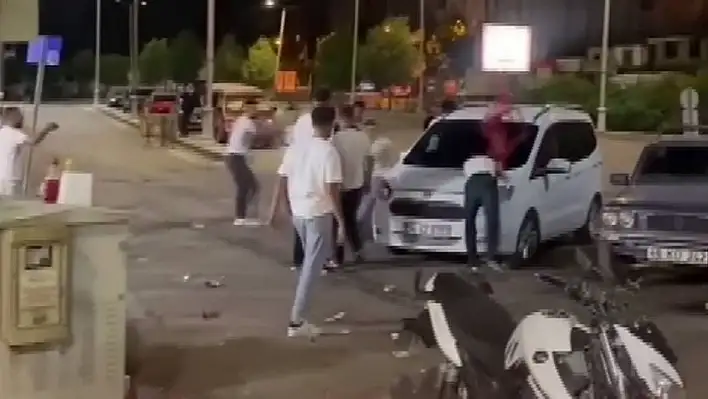 Araca taşlı saldırı