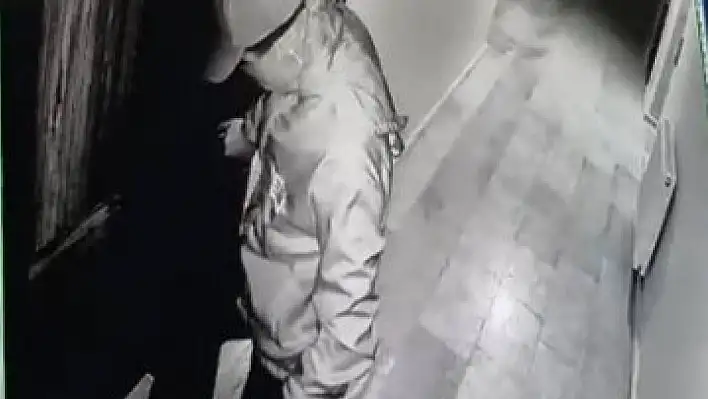 Apartmandaki yangının sebebi kundaklama çıktı!