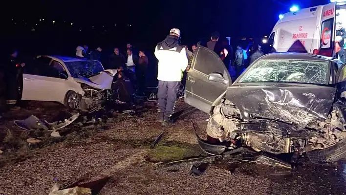 Sıkışmalı trafik kazası meydana geldi