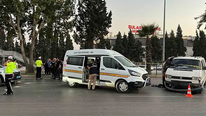Minibüs kaza yaptı: 1 ölü, 2 yaralı
