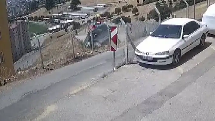 Trafik kazası güvenlik kamerasında