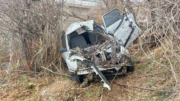 Otomobil uçuruma yuvarlandı