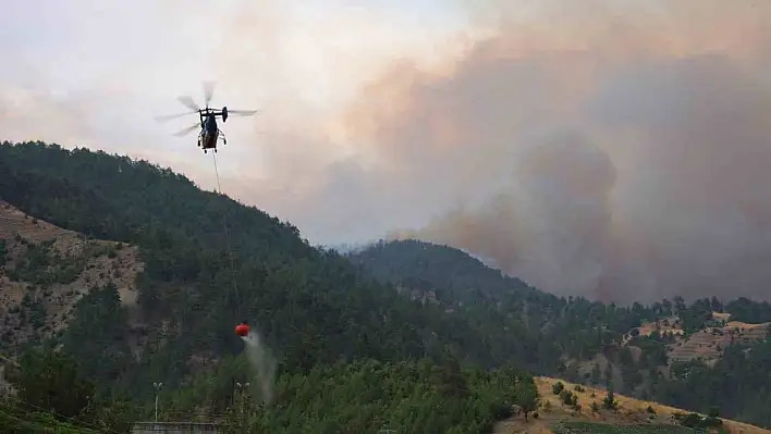Kahramanmaraş'ta yangına havadan karadan müdahale sürüyor