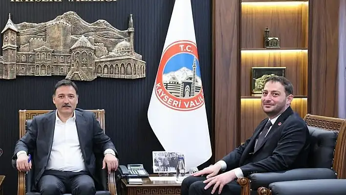 Kalın: Bir takkeden korkandan siyasetçi olmaz