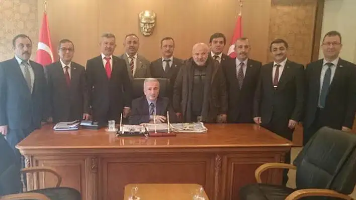 Kamu-Sen'den OHAL açıklaması: 'Kurunun yanında yaşta yanmasın'