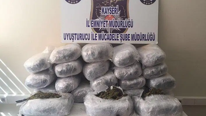 Kamyonetin zulasından 66 kilo esrar çıktı
