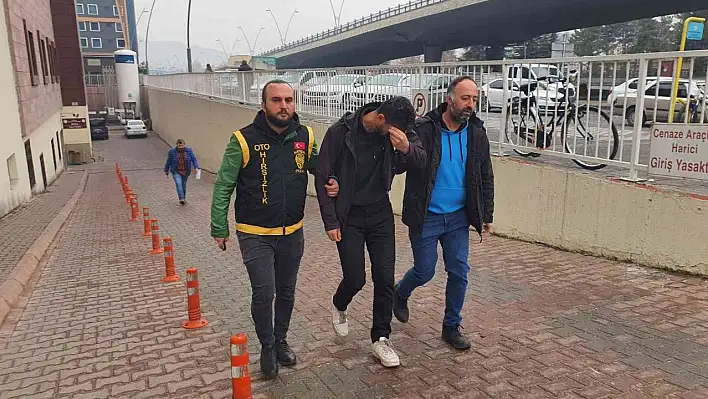 Kamyonetleri çalıp, parçalamış!