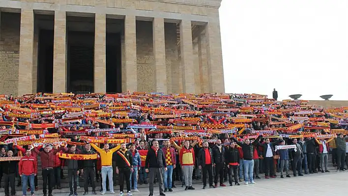 Kapalı Kale Anıtkabir'i ziyaret etti