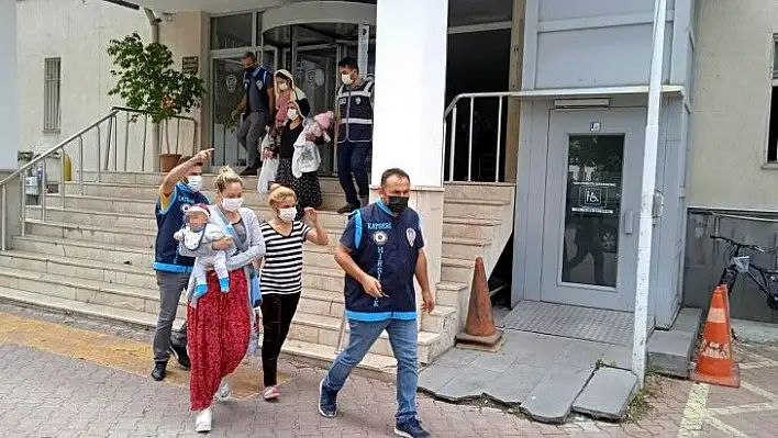 Kapılarını kırarak girdikleri evlerden ziynet eşyası çalan 7 kişi yakalandı