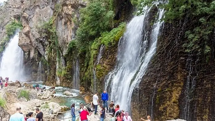 100 bin kişi ziyaret etti