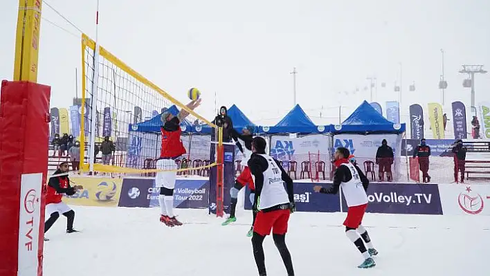 Kar Voleybolu Avrupa Kupası Erciyes'te başladı