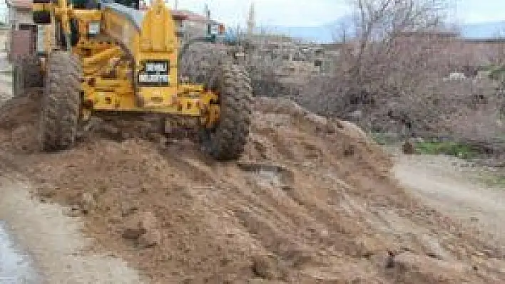 KARACAVİRAN MAHALLESİNDE YOL ÇALIŞMASI