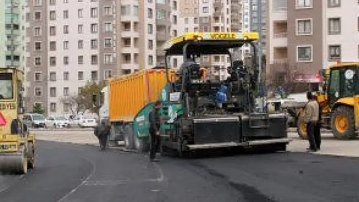 KARASU CADDESİ'NDE ASFALT ÇALIŞMASI